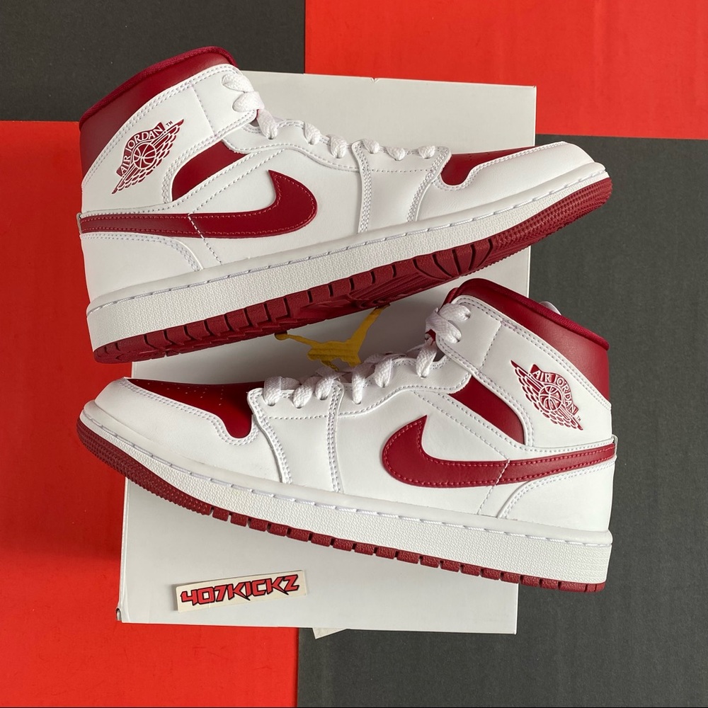 Women’s Air Jordan 1 Red Toe ❤️👟 - Picture 5 of 10